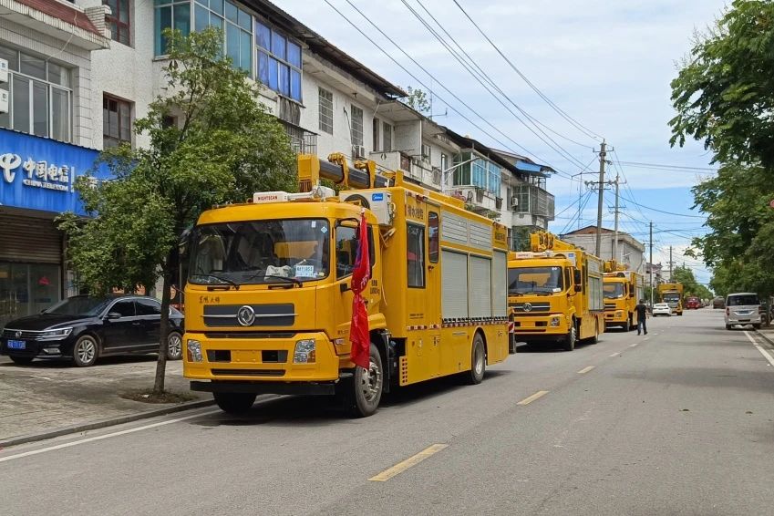 一连奋战又出发 龙8唯一官网情形紧迫驰援湘潭涓水决口